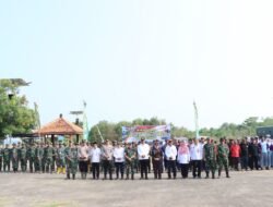 Peringati HUT ke-80 TNI, Tanam Mangrove Dan Resik-Resik Pantai di Persisir Pantai Pungkruk