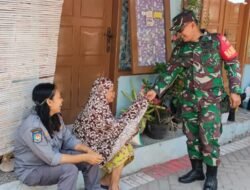 Babinsa Kratonan Dampingi Pemberian Bantuan Beras Kepada Warga Gangguan Jiwa di Wilayahnya.