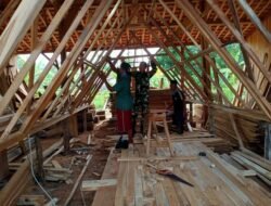 Babinsa Juwangi Jalin Silaturahmi dengan Pengrajin Mebel, Wujudkan Kemanunggalan TNI-Rakyat