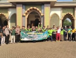 TNI-Polri dan Masyarakat Bersinergi Bersihkan Masjid di Kedung Jepara