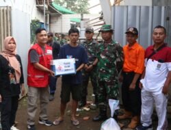 Solidaritas Tanpa Batas, TNI dan Masyarakat Majenang Perbaiki Rumah Rusak Akibat Hujan