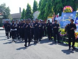 Datangi Markas Kodim 0735/Surakarta, Danyon C Pelopor Sat Brimobda Jateng Bersama Anggotanya Ucapkan HUT Ke-80 TNI