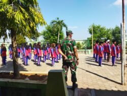 Tanamkan Disiplin Sejak Dini, Babinsa Latih PBB Siswa Siswi MTS Sabilul Huda