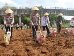 Polres Purbalingga Gelar Tanam Jagung Serentak dan Gerakan Pangan Murah di Kaligondang