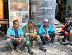 Babinsa Kratonan Himbau Keamanan Dan Ketertiban Kepada Petugas Parkir