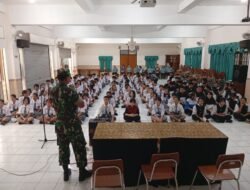 Bangun Kedisiplinan Generasi Muda, Babinsa Punggawan Berikan Wawasan Kebangsaan Kepada Siswa – Siswi SMK Marsudirini Surakarta