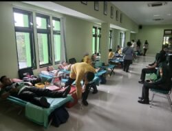 Peduli Kemanusiaan, Puluhan Anggota Kodim 0735/Surakarta Ikut Donor Darah Dalam Rangka Hari Sumpah Pemuda