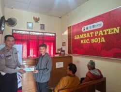 Aiptu Suwartono Berikan Pelayanan Prima di Samsat Paten Boja