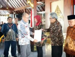 Bupati Banyumas Serahkan 97 SK Pensiun PNS