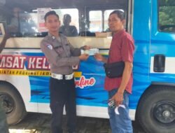 Briptu Verdy Layani Warga di Samsat Keliling Kecamatan Ngampel, Kendal