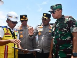 Pangdam IV/Diponegoro Dampingi Kepala BNPB Tinjau Penanganan Banjir Rob di Semarang