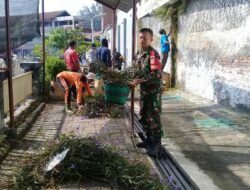Babinsa Keprabon Bersama Tim Saberling Laksanakan Kerja Bakti Pembersihan di Kampung Kusumodiningratan