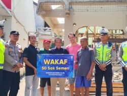 Polres Jepara Salurkan Bansos Semen untuk Masjid Jami’ Al-Muqorrobin