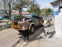 Bersama TNI Dan Pemdes Binangun, Polsek Banyumas Polresta Banyumas Bersinergi Bantu Warga Terdampak Longsor. 