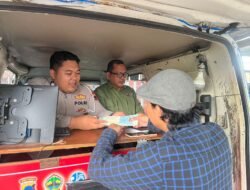 Brigadir Wiby Layani Masyarakat di Samsat Keliling Kecamatan Cepiring
