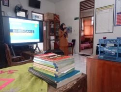Kegiatan Kombel SMPN 1 Patia Guru BK Ibu Suhaeni, S.Pd. Paparkan “ 7 Jurus BK Hebat ” di Hadapan Guru-Guru SMPN 1 Patia