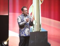 Mampu Jaga Sinergi Pusat-Daerah, Mendagri Tito Raih Penghargaan Pemimpin Luar Biasa “Indonesia Kita Awards”