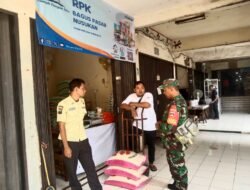 Babinsa Bersama Security Pasar Laksanakan pengecekan Harga Sembako di Pasar Tradisional Nusukan