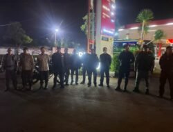 Pengemudi Mobil yang Pecah Ban Saat Malam Hari Minta Tolong Lewat Call Center 110, Polres Jepara Sigap Membantu