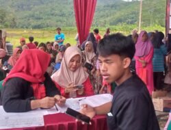 Kaisar sebagai DPR RI Turun Langsung ke Desa Cibeunying Beri Bantuan Ratusan Paket Sembako dan Tali Asih untuk Korban Longsor di Cilacap