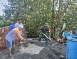 Wujud Nyata Kemanunggalan TNI dan Rakyat, Babinsa Koramil Simo Bantu Warga Bangun Rumah