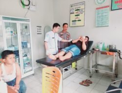 Aksi Sigap Polsek Dente Teladas! Personel Turun Tangan Selamatkan Warga Korban Laka Tunggal di Lintas Timur