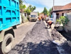 Respons Kilat PUPR Probolinggo! Jalan Rusak Akibat Truk Bertonase Tinggi di Lumbang Langsung Ditambal, Bukti Komitmen Layanan Cepat Pemerintah Daerah
