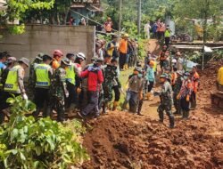 Prajurit Kodam IV/Diponegoro Tanpa Kenal Lelah Berjuang Menyelamatkan Jiwa di Tengah Bencana