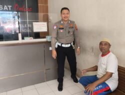 Bripka Ikhsan Berikan Pelayanan Prima di Samsat Paten Weleri