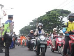 Polres Kebumen Bagikan Reward untuk Pengendara Tertib dalam Operasi Zebra Candi 2025