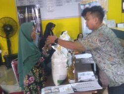 Sebanyak 317 KPM Masyarakat Desa Daru Mendapat Kan Bantuan Pangan Beras Bulog Dari Mentri Pangan