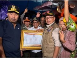 BNPB Serahkan Bantuan Darurat Penanganan Cuaca Ekstrem di Sumatra Barat