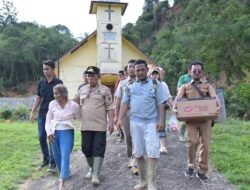 Bupati Tapteng Kunjungi Pengungsi Korban Banjir di Sipange