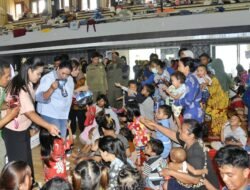Ketua Dharma Wanita Persatuan Pusat Berikan Bantuan Kemanusiaan untuk Masyarakat Tapteng