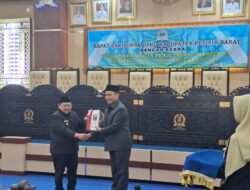 WAKIL BUPATI IRAWAN TOPANI HADIRI RAPAT PARIPURNA DPRD AGENDA PENYAMPAIAN NOTA PENJELASAN DUA RANPERDA INISIATIF DPRD