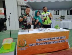 Dukung Pemberantasan Narkoba, Babinsa Kepatihan Wetan Ikuti Pemusnahan Barang Bukti di Kejari Kota Surakarta