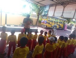 Penuh Ceria, Siswa TK Manunggal Kunjungi Polsek Donorojo