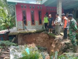 Longsor Nyaris Menggerus Pondasi Rumah Warga Padureso