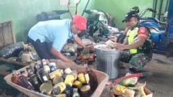 Sukseskan Program “RESPATA”, Bati Tuud Bersama Babinsa Koramil 04/Jebres Bantu Pengolahan Sampah Di TPS3R Mojo Jebres