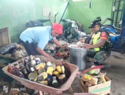 Sukseskan Program “RESPATA”, Bati Tuud Bersama Babinsa Koramil 04/Jebres Bantu Pengolahan Sampah Di TPS3R Mojo Jebres