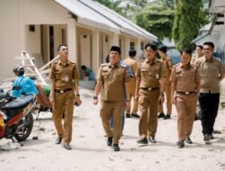 TINJAU PELAKSANAAN PROGRAM REVITALISASI SATUAN PENDIDIKAN DI SMPN 2 KRUI DAN SDN 6 KRUI, BUPATI DEDI IRAWAN MINTA KEPALA SEKOLAH AKTIF AWASI PELAKSANAAN