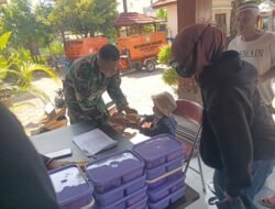 Peduli Kesehatan, Babinsa Sumber Dampingi Kader Posyandu Bagikan Makanan Tambahan PMT Kepada Balita