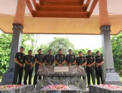 Jelang Hari Juang TNI AD, Kodim 0735/Surakarta Laksanakan Ziarah Rombongan Dan Tabur Bunga