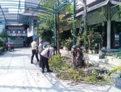 Kerja Bakti Pembersihan Babinsa Keprabon Bersama Bhabinkamtibmas Dan Warga Menyasar Area Pasar Triwindu, Ini Tujuannya