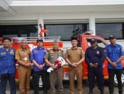 Bupati Dedi Irawan Serahkan Satu Unit Mobil DAMKAR Ke SATPOL-PP DAN DAMKAR