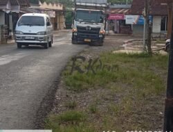 Truk Tronton Bermuatan Berat Kembali Melintas di Jalan Kelas III, Pengawasan Dipertanyakan? 
