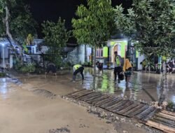 Hujan Deras Picu Banjir Mendadak di Kayen, Polisi Turun Tangan Amankan Lokasi