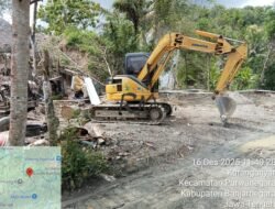 Alat Berat Terobos Police Line Tambang Pasir Ilegal. Siapa Yang Bermain di Balik Layar. 