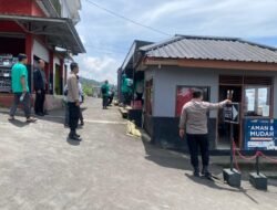 Hadapi Libur Nataru, Polsek Jenawi Laksanakan Pengamanan Humanis di Wisata Candi Ceto