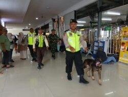 Gunakan Anjing Pelacak, Babinsa Kestalan Bersama Bhabinkamtibmas Laksanakan Patroli Pengaman Obyek Vital Jelang Nataru
